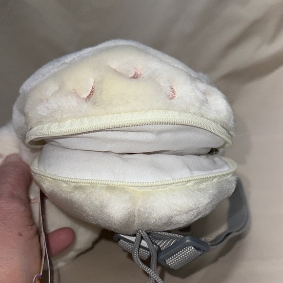 Warner Bros. Hedwig Plush with Red and Yellow Accents Back Pack NWT - Picture 6 of 11